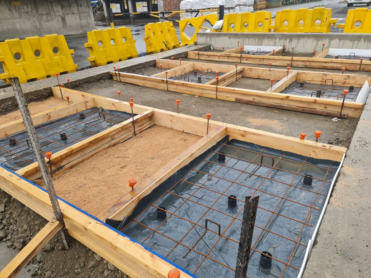 Formwork and steel reinforcing for concrete bases