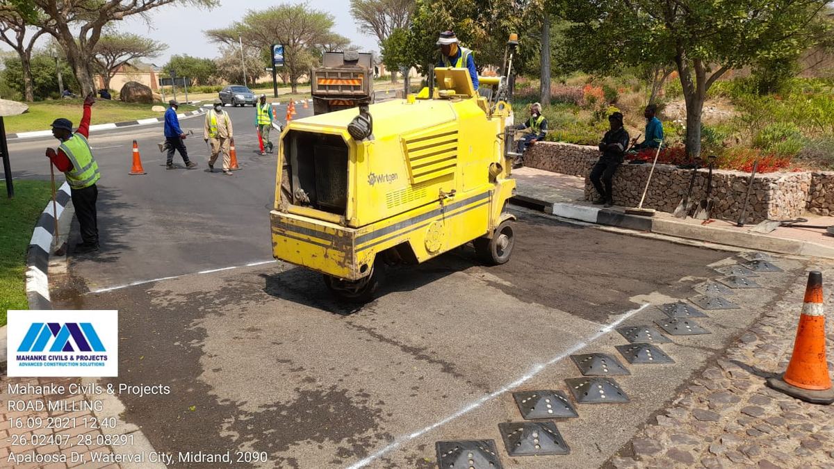 Road milling by Mahanke Civils & Projects, Apaloosa Dr, Waterval City - 16.09.2021